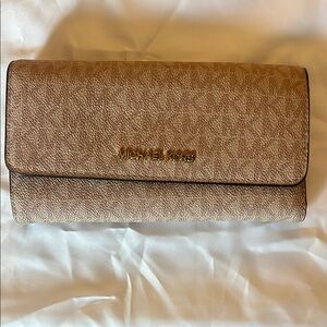 Michael Kors Blush Wallet